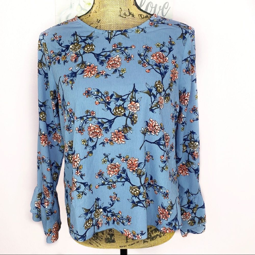 Mello Day Floral Tiered Ruffle Bell 3/4 Sleeve Keyhole Back Blouse‎ Blue S